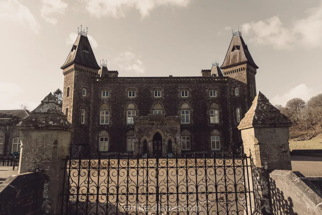 Front on image of Newton House