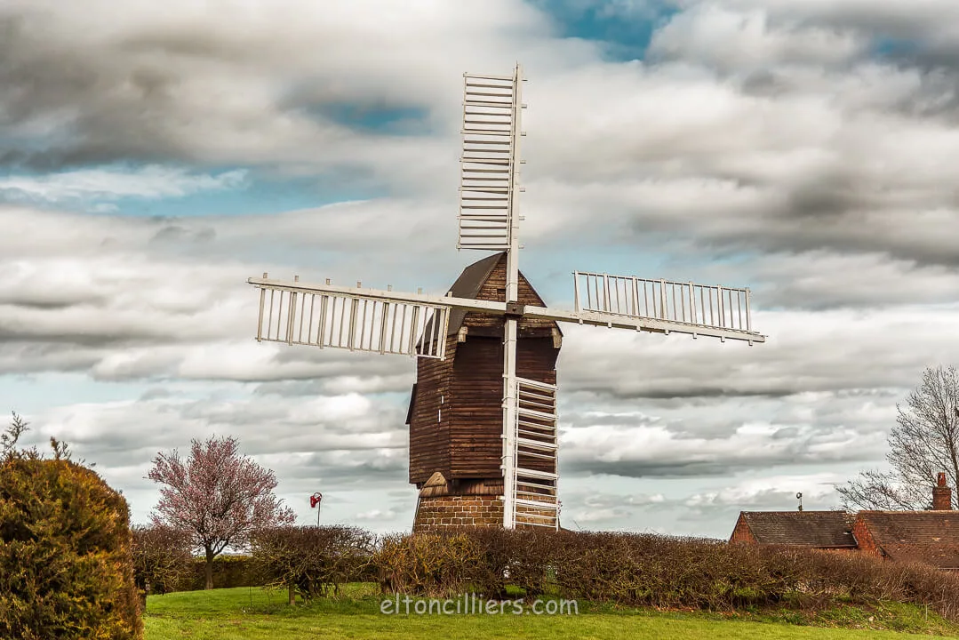 Read more about the article Explore the Stunning Cat and Fiddle Windmill in Derbyshire